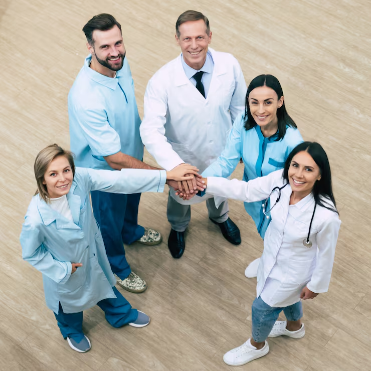Equipe médica em momento de alinhamento